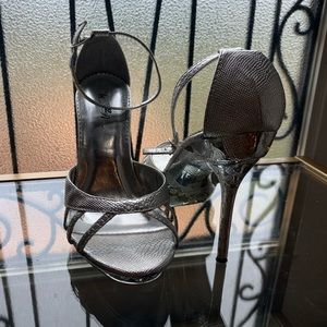 “Saxon 11” high heels